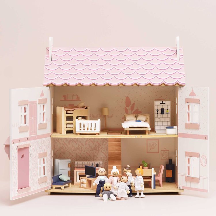 7 Piece Dollhouse Family Wooden Dolls
