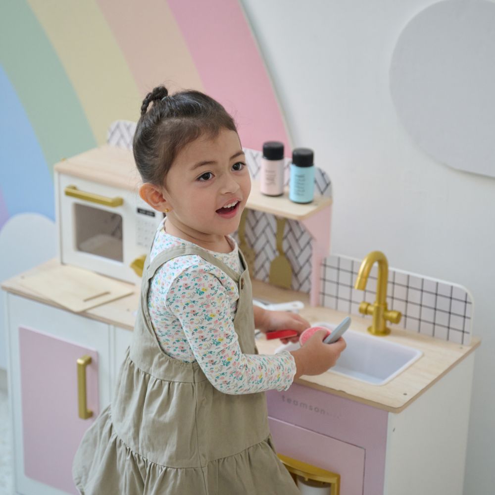 Little Chef Hampton Wooden Play Kitchen with Ice Dispenser & Sink - Pink