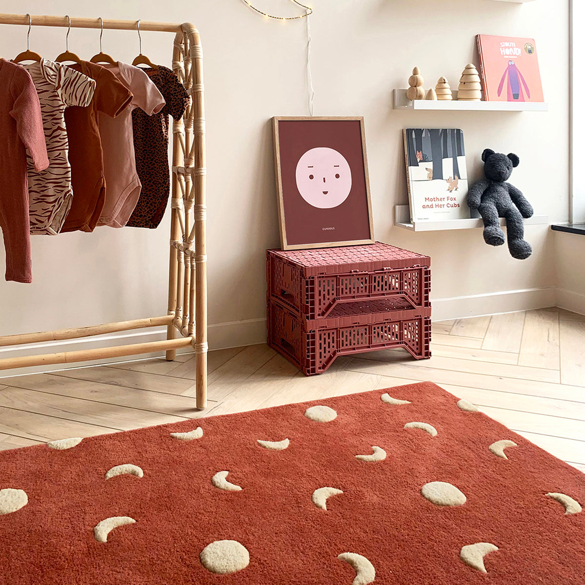 Moon Rug - Brick Red & Gold